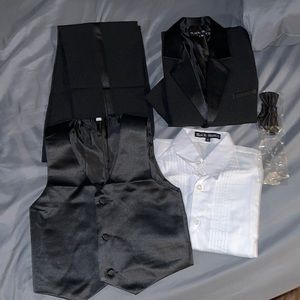 Kids suit/tuxedo